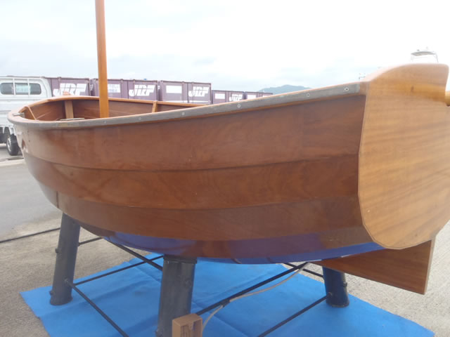 木製手漕ぎボート